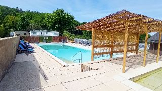 Camping La Romiguiere : Paillotte a la piscine