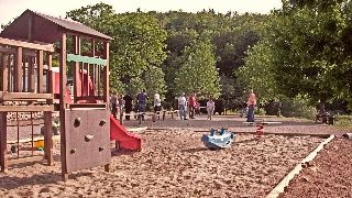 Camping La Romiguiere : Aire de jeux et terrain de petanque