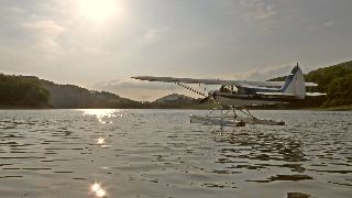 Camping La Romiguiere : Hydravion sur le lac de maury